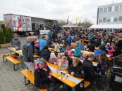 Besucher beim Osterfest