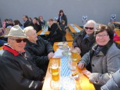 Biertisch Besucher