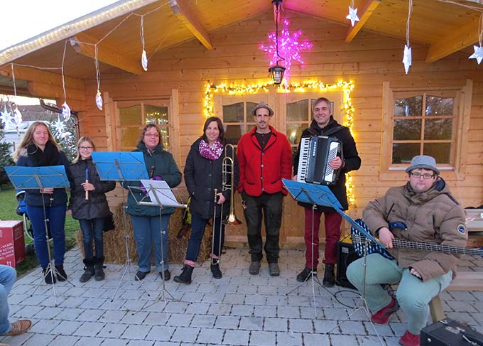 Die Band vom integrativen Musikzentrum des Franziskuswerks Schönbrunn ist bei unserem Nikolaus-Fest aufgetreten.