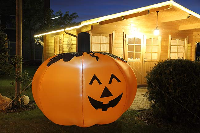 Riesiger Halloween-Kürbis mit LED-Beleuchtung zur Party-Dekoration im Garten
