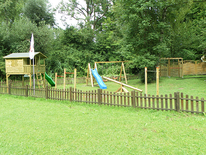 Biergarten mit Spielpgeräten von Gartenpirat