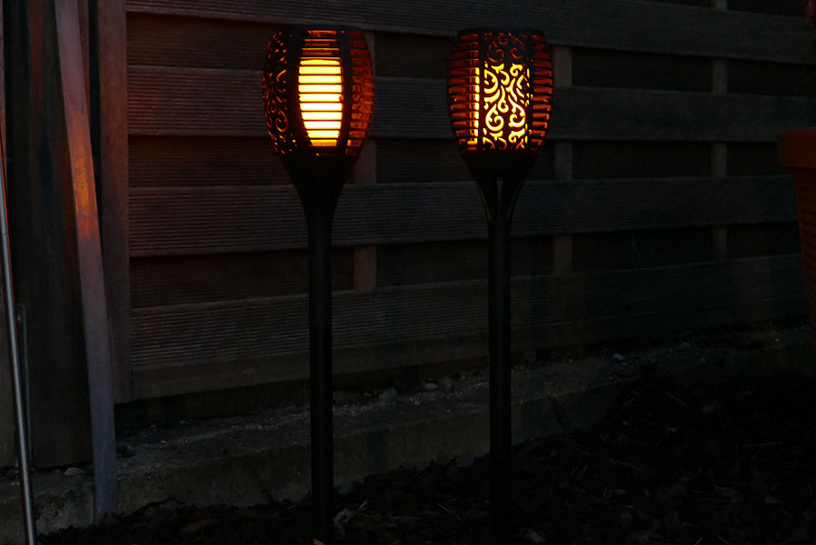 LED Gartenfackel mit Solarbetrieb 2er-Set Wegleuchten Solar-Gartenfackeln