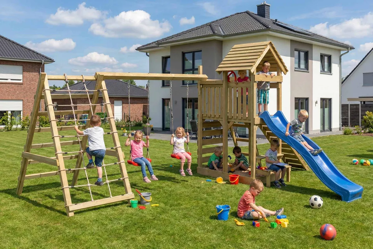 Spielturm Cris Max mit Doppelschaukel und großem Kletterbereich