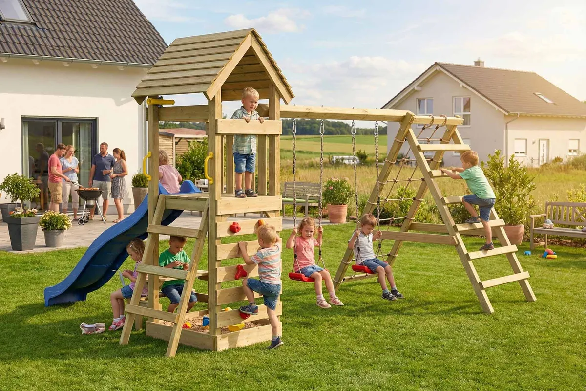 Spielturm Thomas Max mit Doppelschaukel Kletterwand und Kletternetz