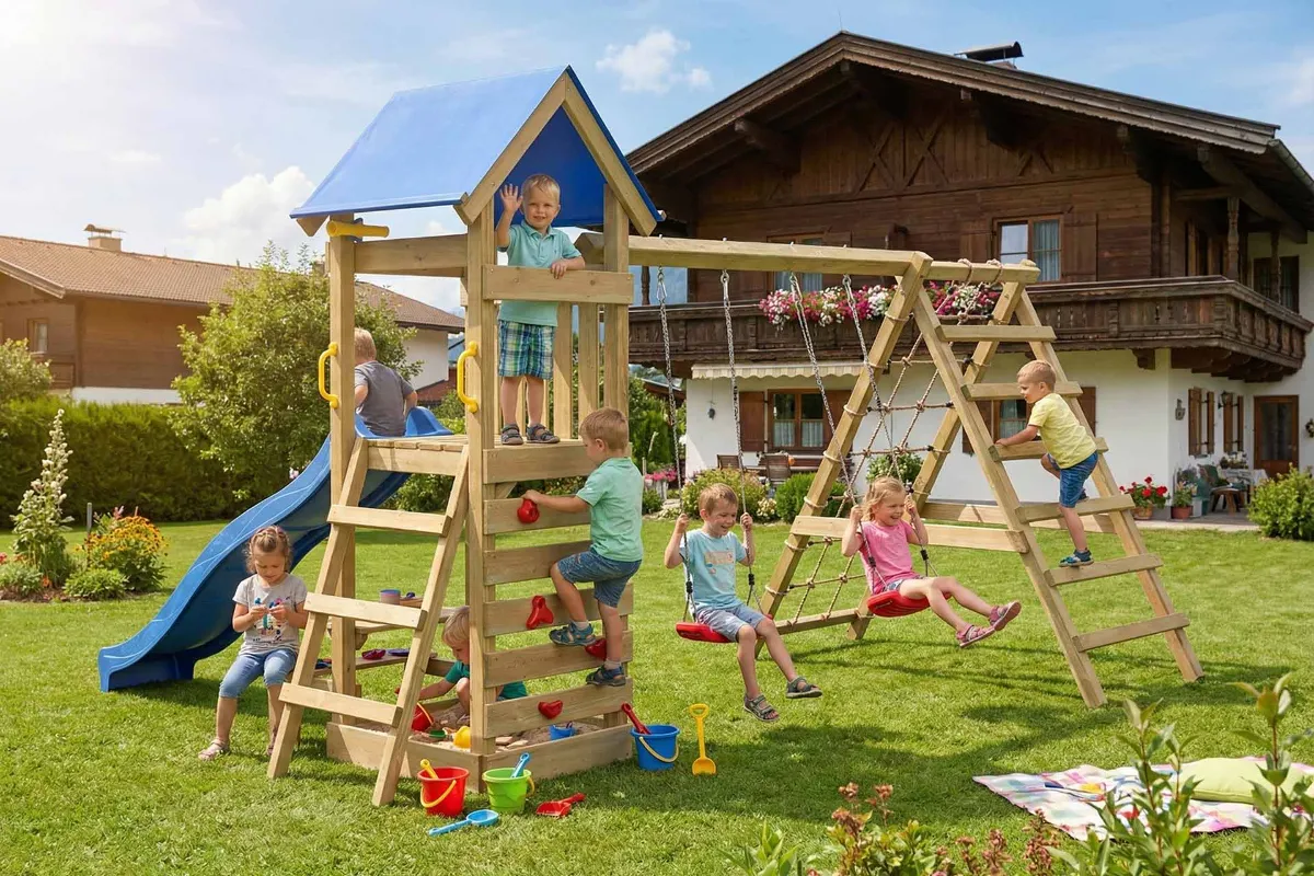 Spielturm Julia Max mit Doppelschaukel Kletterwand Kletternetz und roter Rutsche