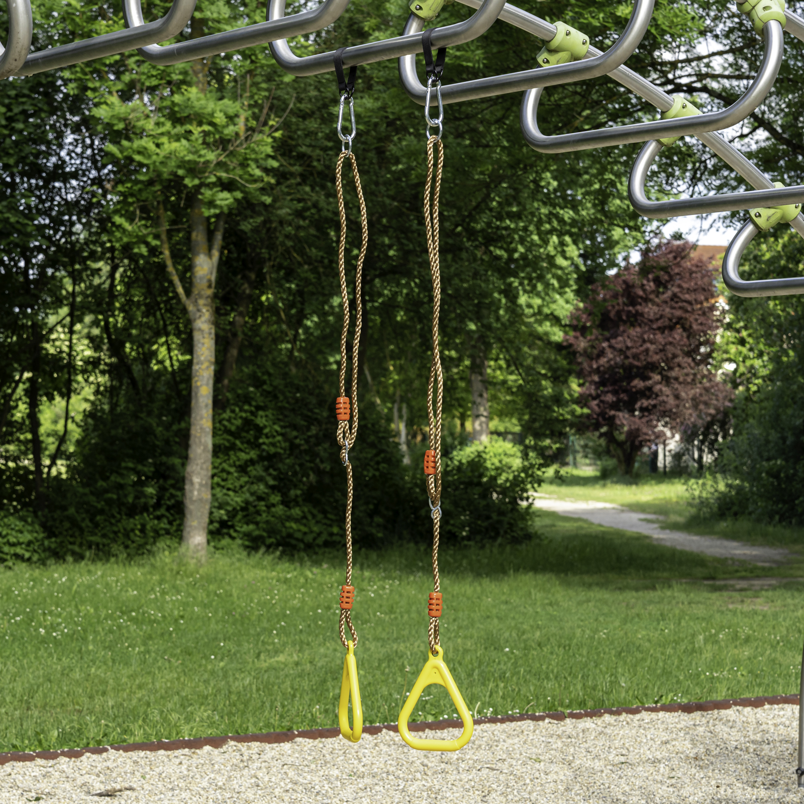 Trapez mit Kunststoffringen Holztrapez für die Schaukel außen