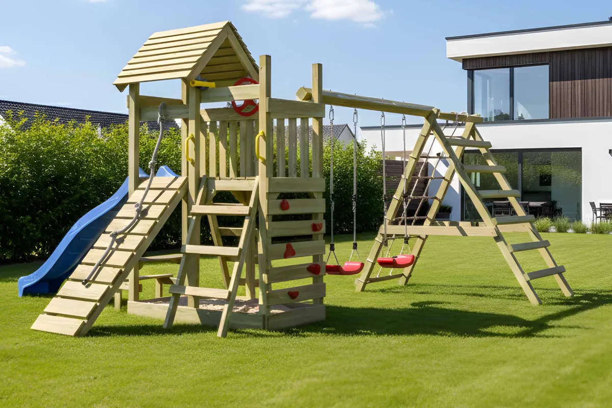 Spielturm Cris Max mit Doppelschaukel und großem Kletterbereich