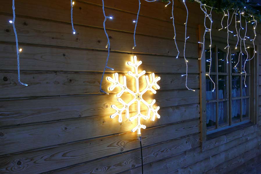 Schneeflocke aus 6 m Neon-Lichtschlauch mit 720 LED warmweiß