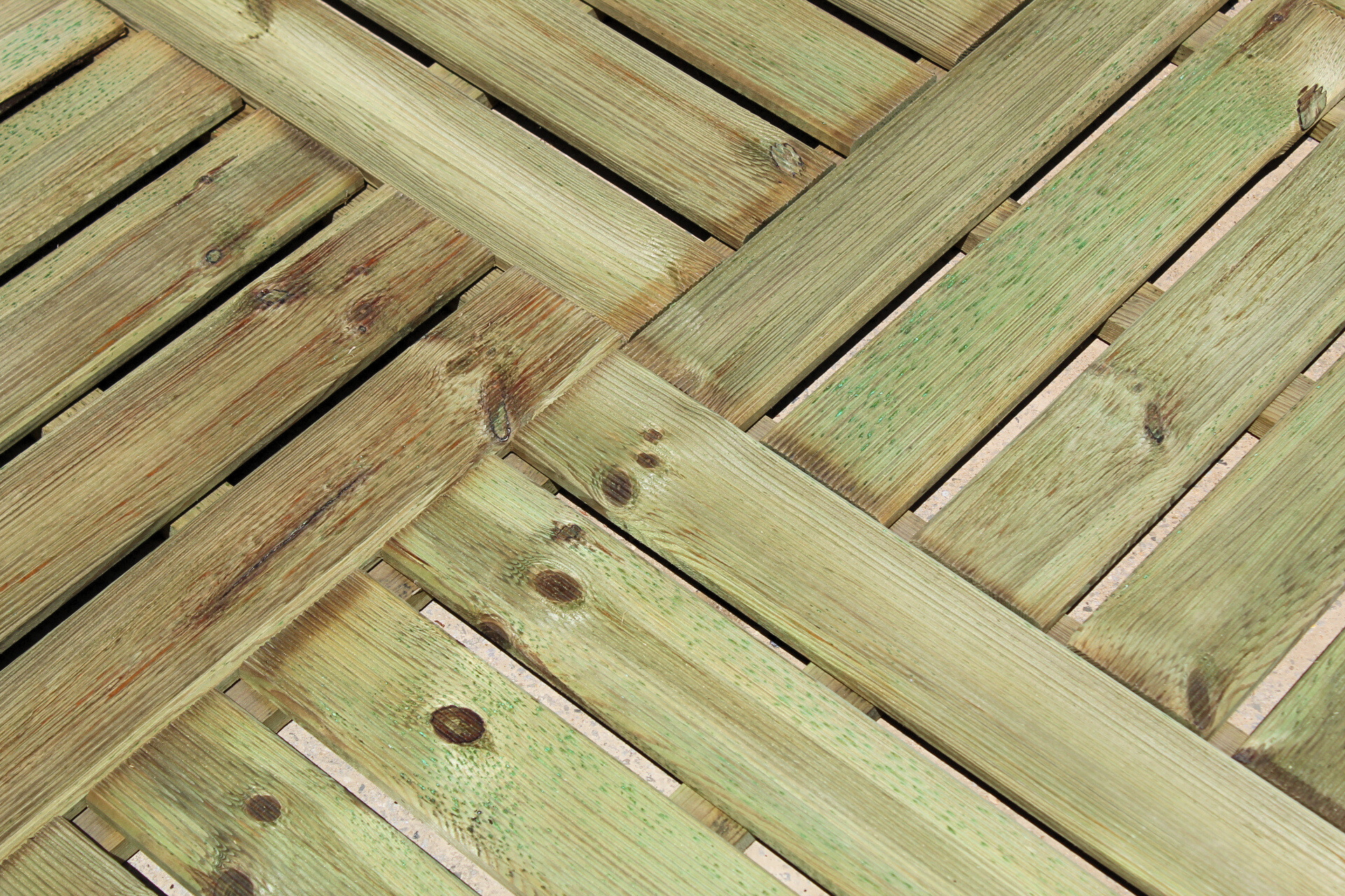 Terrassenfliese aus Kiefernholz GRÜN imprägniert 50x50cm Holzfliese Balkonfliese Fliese Terrasse