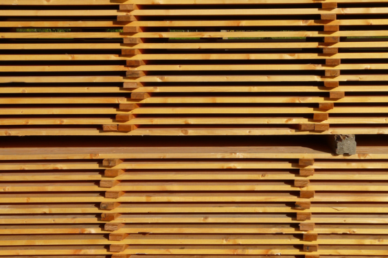 StockFoto Palette mit Holz