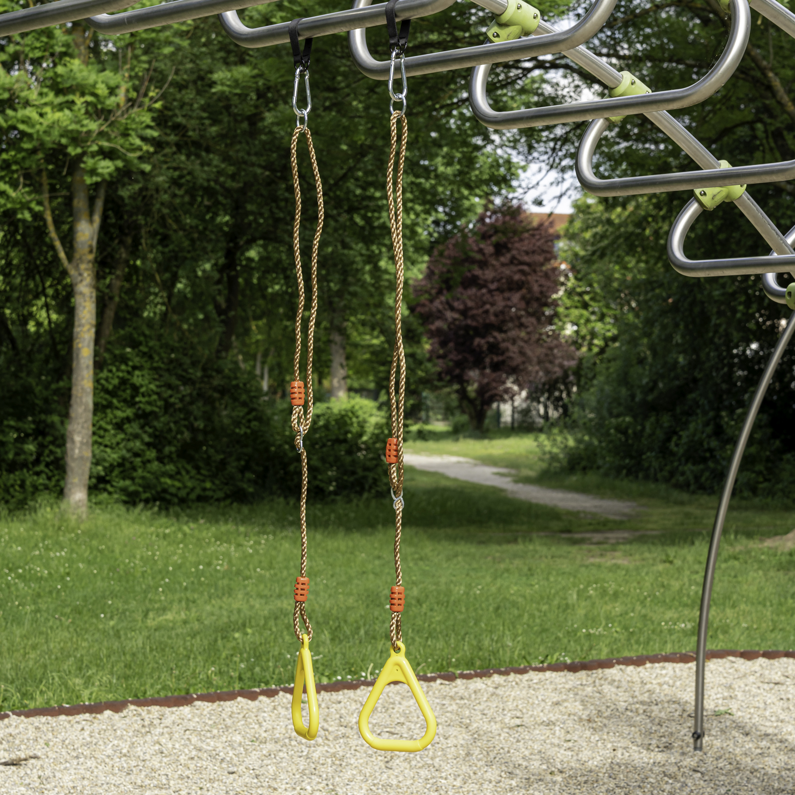 Trapez mit Kunststoffringen Holztrapez für die Schaukel außen