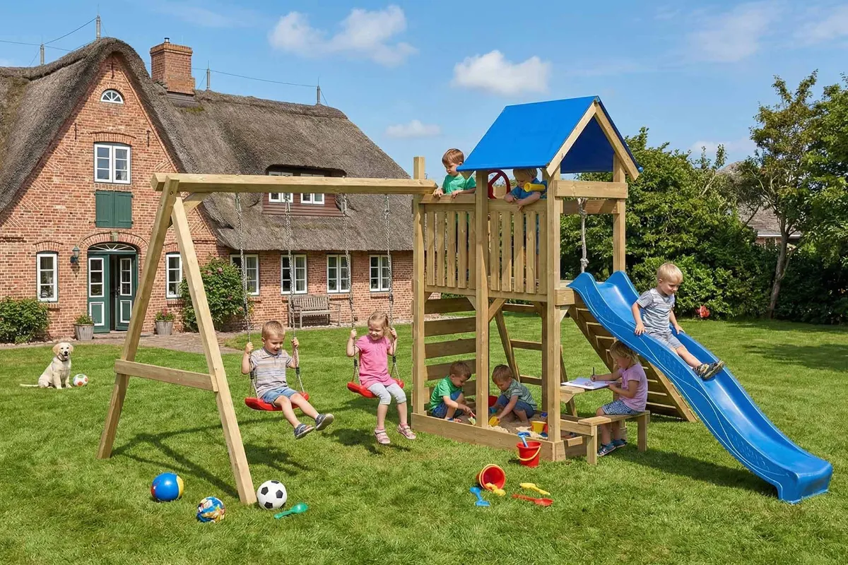 Spielturm Susi Abenteuer mit Kletterrampe Kletterwand und Doppelschaukel