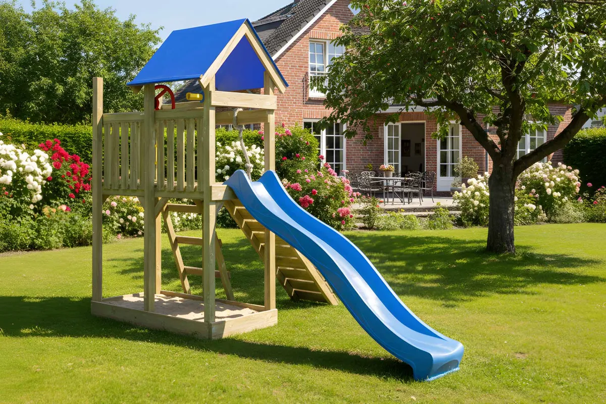 Spielturm Susi Aktiv mit Kletterrampe und Leiter