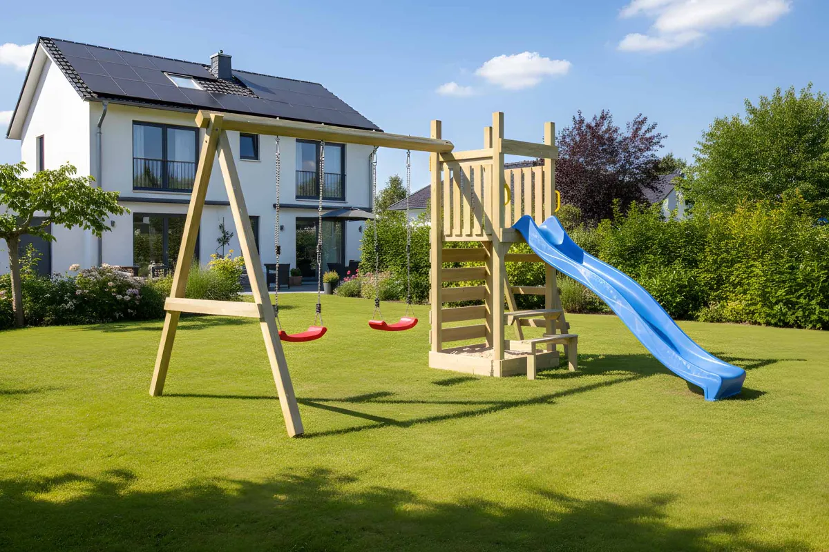 Spielturm Lilly Abenteuer mit Doppelschaukel und Kletterwand