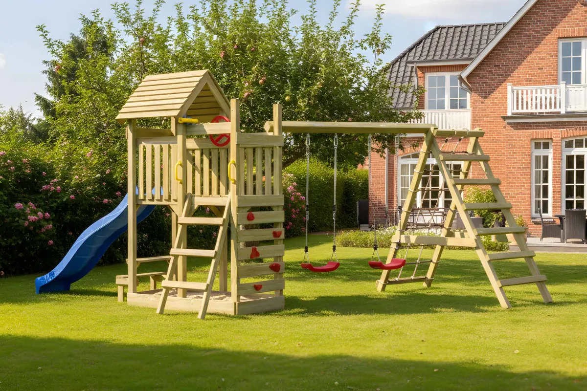 Spielturm Andrea Max mit Doppelschaukel Kletterwand und Kletternetz