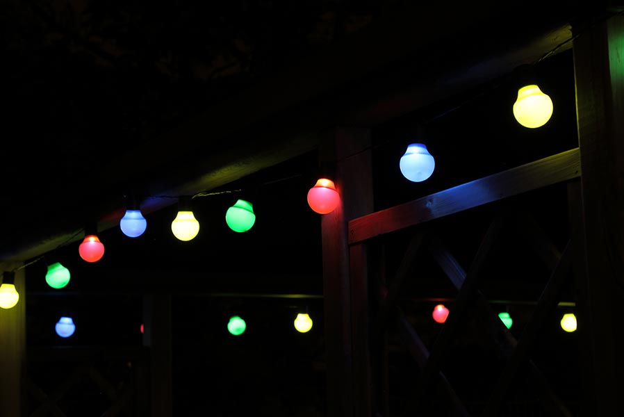 LED Party-Lichterkette 12,5 m lang mit 50 Laternen-Kugeln bunt