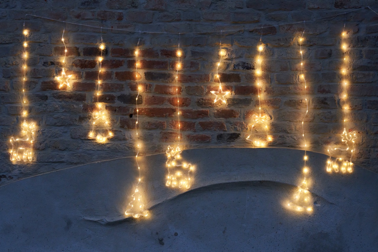 LED-Vorhang Weihnachtsmotive Lichterkette LED warmweiß Fensterdekoration außen innen