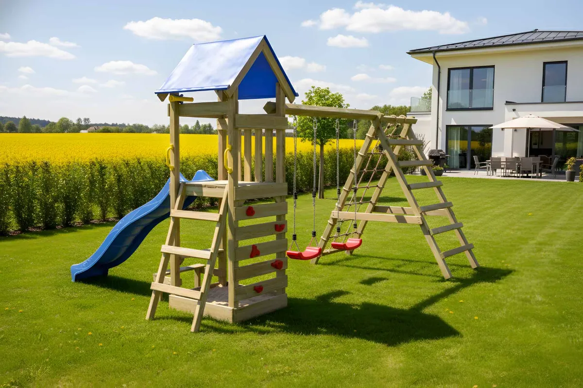 Spielturm Julia Max mit Doppelschaukel Kletterwand Kletternetz und roter Rutsche