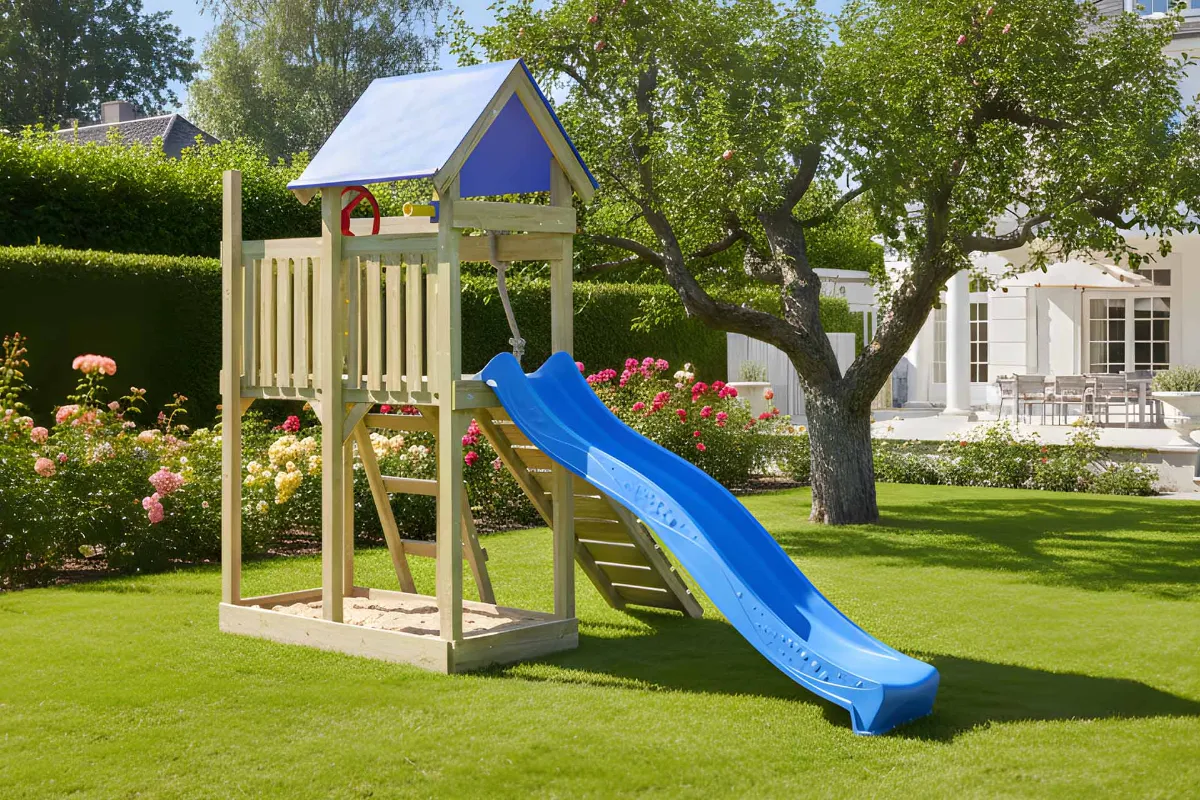 Spielturm Susi Aktiv mit Kletterrampe und Leiter