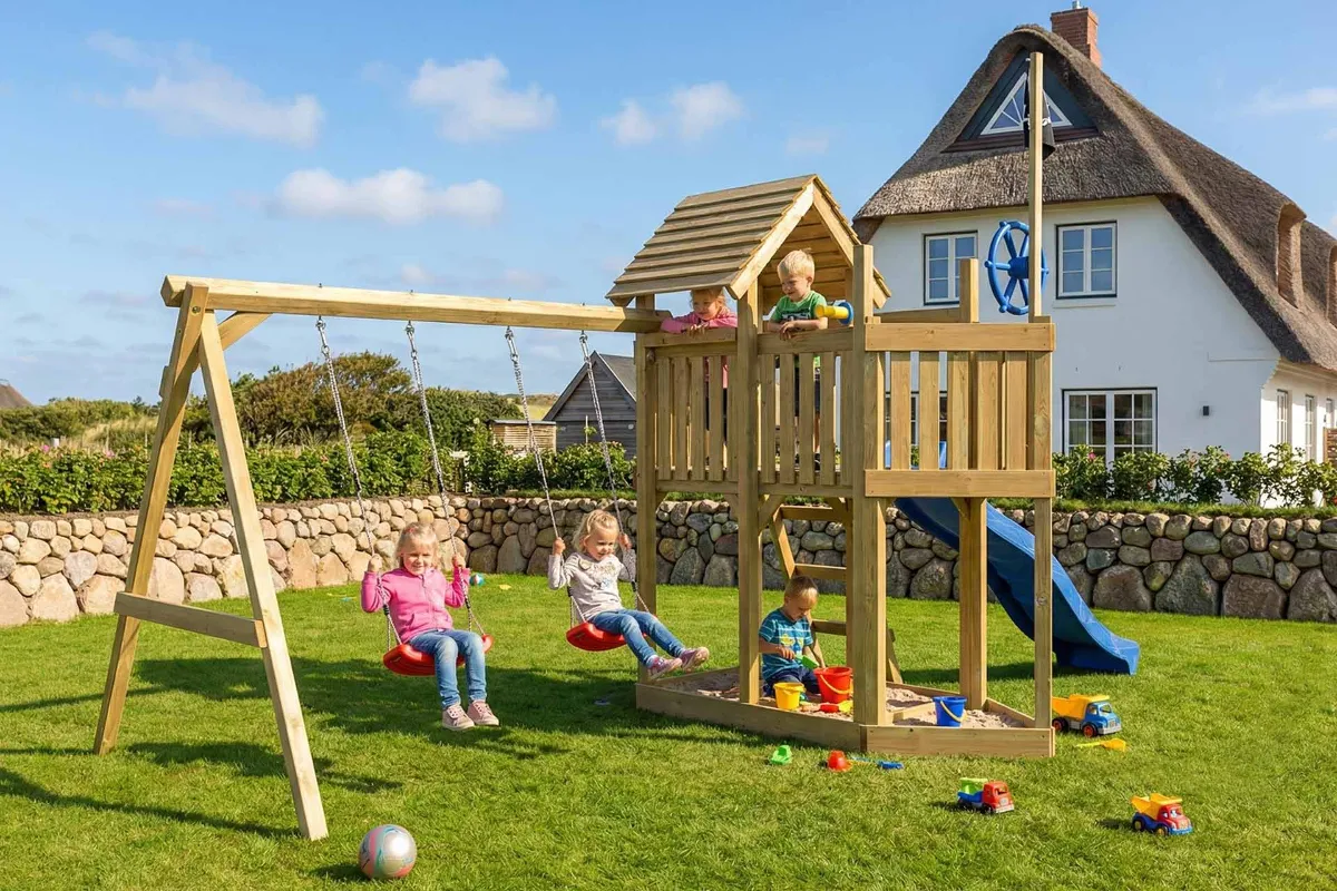 Spielturm Mia Fun mit Doppelschaukel und blauer Rutsche