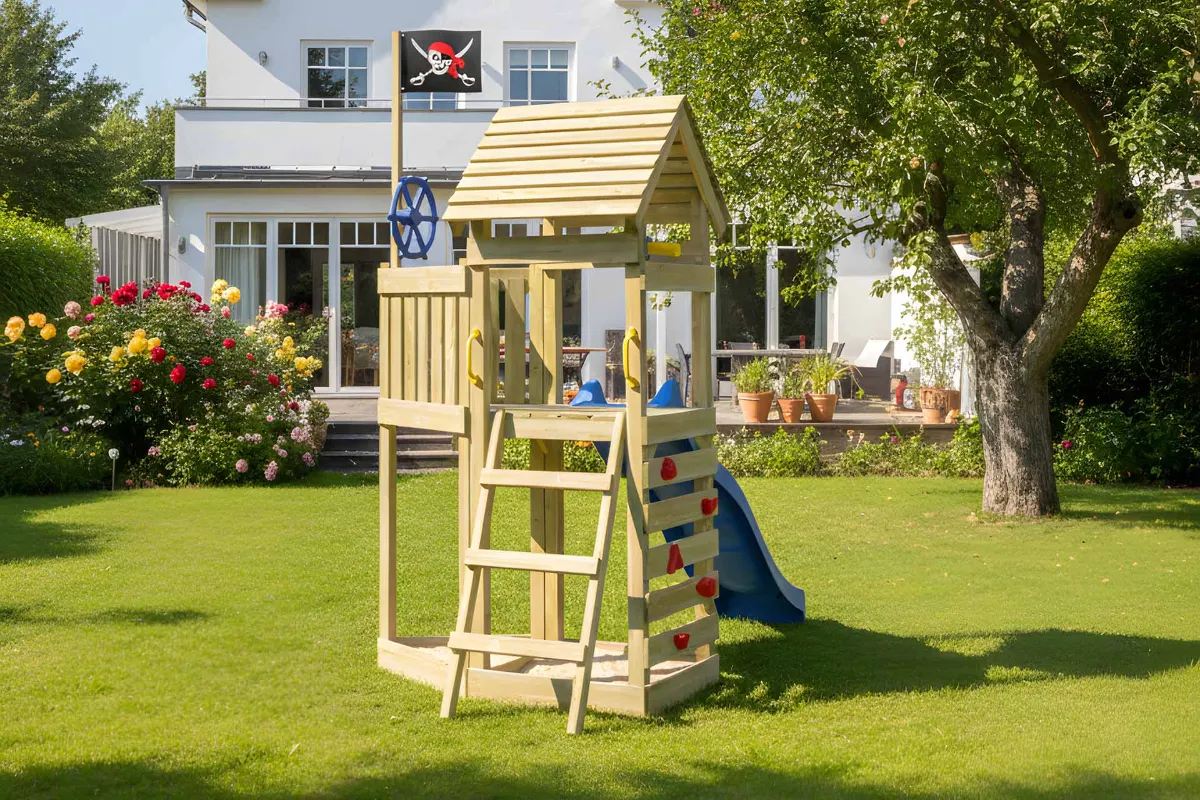 Spielturm Lina Aktiv mit Kletterwand und Podest