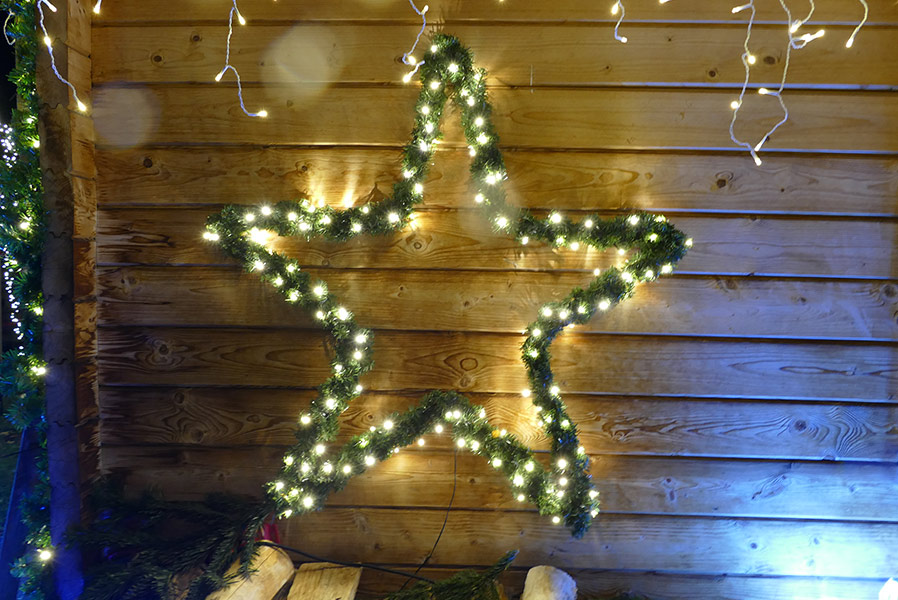 Weihnachtsstern 60 cm mit Girlande und 80 LED-Lichterkette für außen
