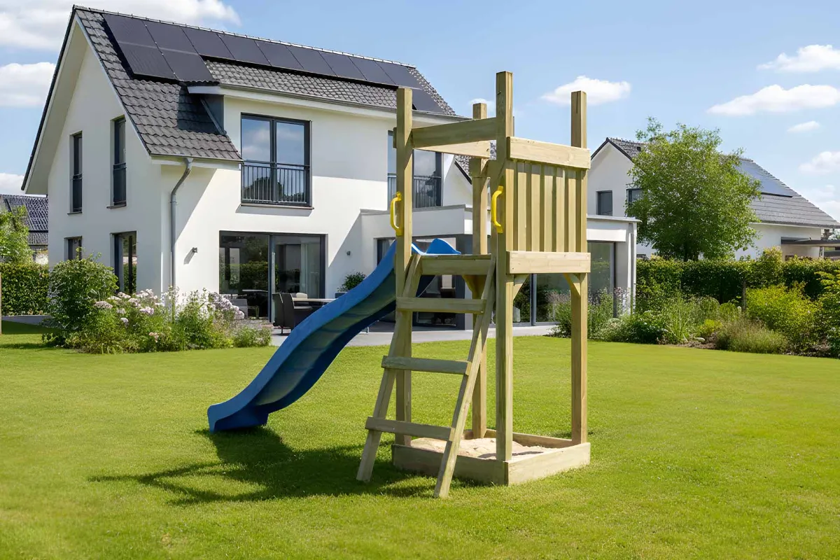 Spielturm Lilly Aktiv mit Leiter und Podest