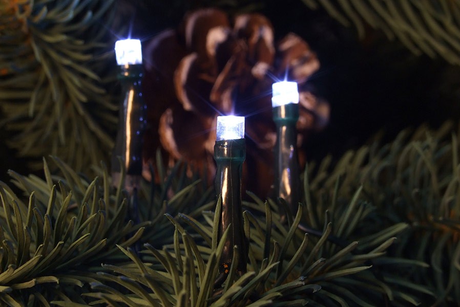 2060-baum-led-lilchterkette LED Lichterkette mit 200 LED 20m weiß für innen und außen