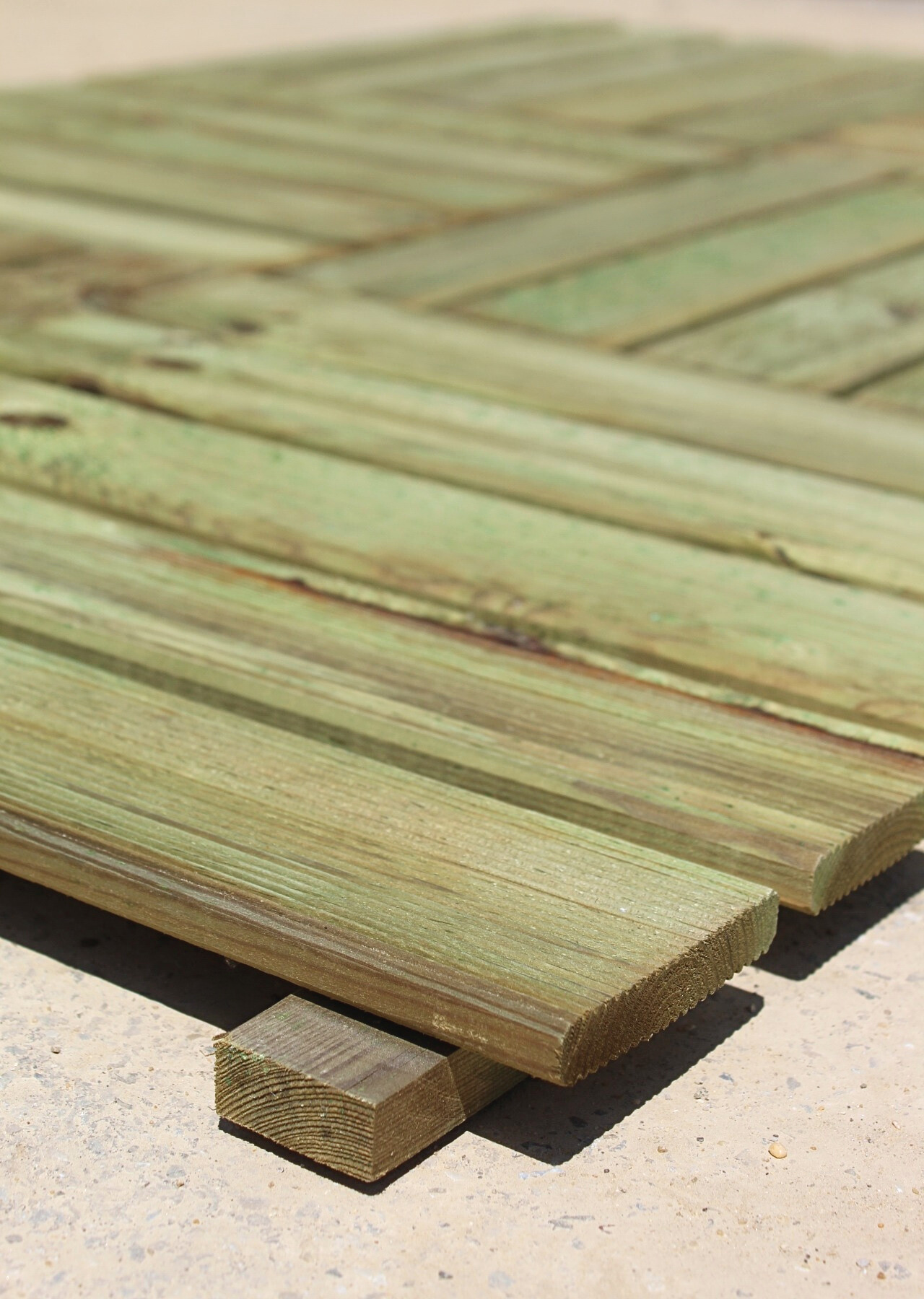 Terrassenfliese aus Kiefernholz GRÜN imprägniert 50x50cm Holzfliese Balkonfliese Fliese Terrasse