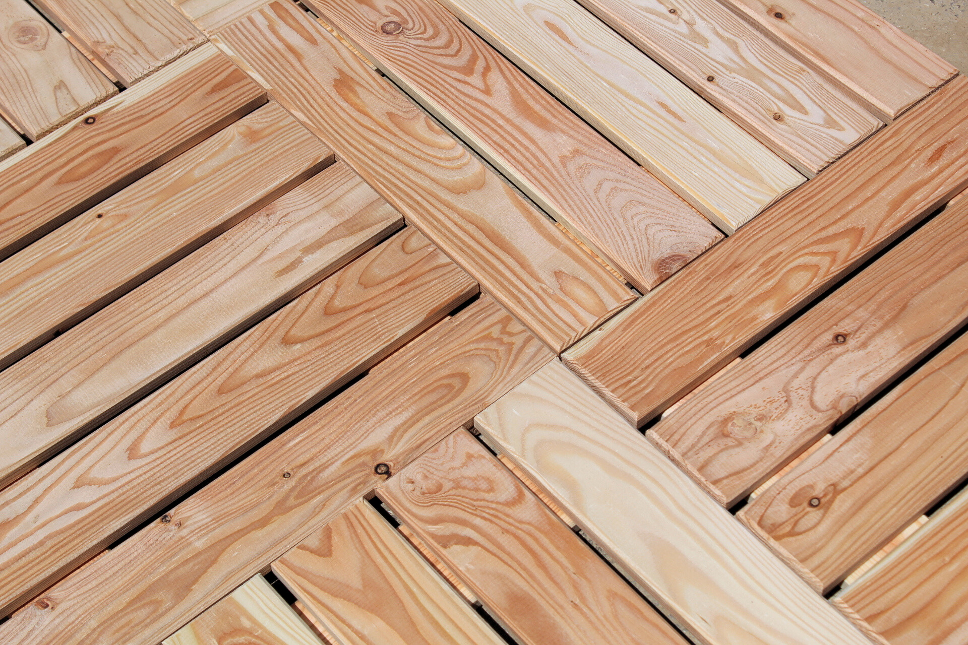 Terrassenfliese aus Lärchenholz 50x50cm Holzfliese Balkonfliese Fliese Lärche 8er Set (1 Karton)